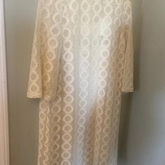 Chico's Camille Crochet Shift Dress Ivory Circles Size‎ 1 (8) 3/4 Bell Sleeve - Picture 3 of 5
